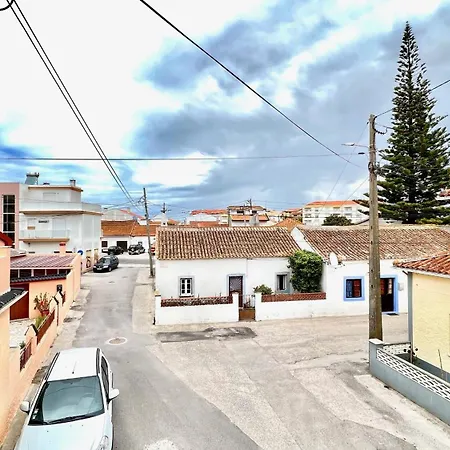 Surfers Den - One Bedroom Flat - Baleal Apartment Ferrel (Leiria)